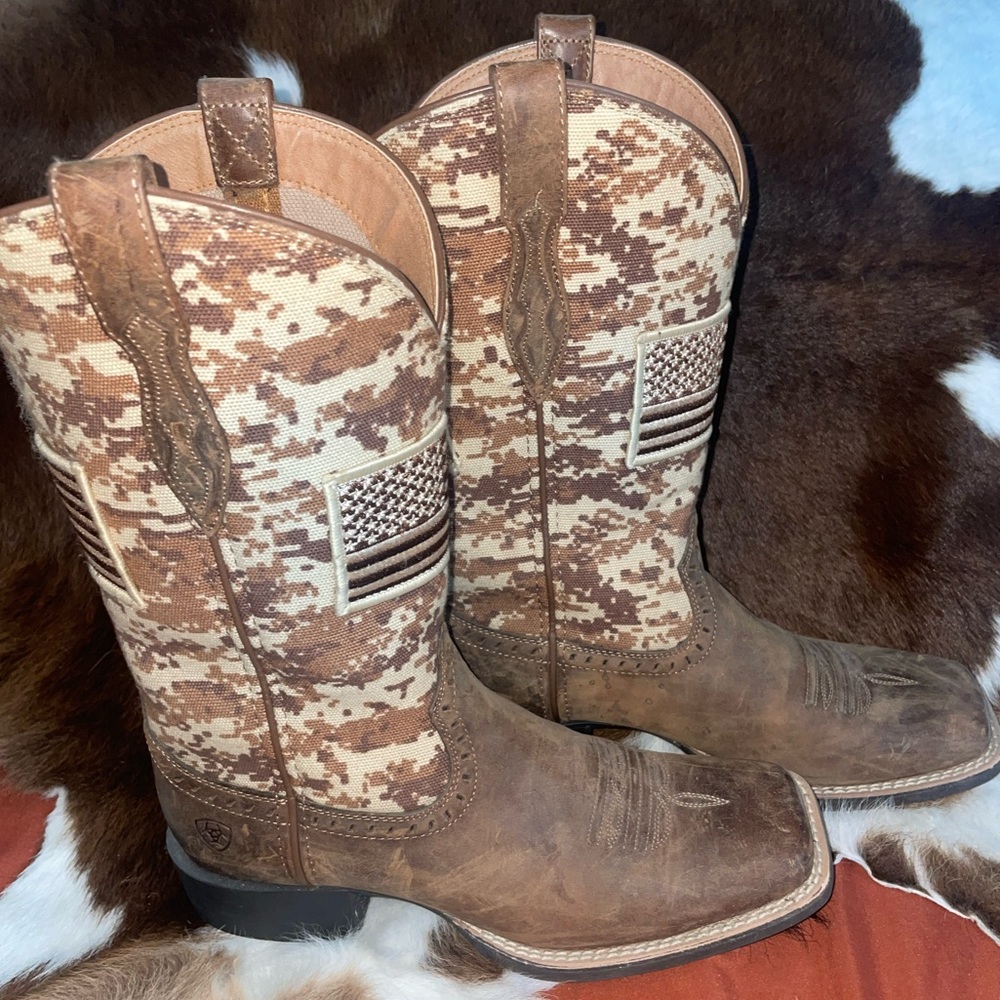 Women’s round up patriot Ariat cowgirl boots